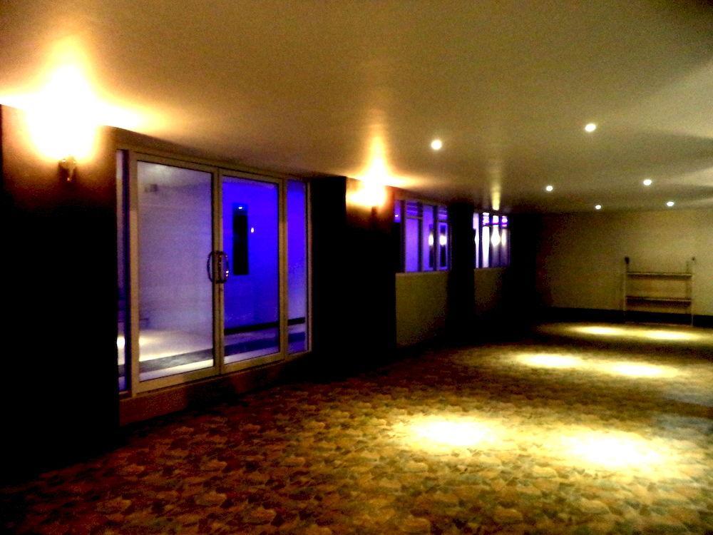 The Avail Hotel Phra Nakhon Si Ayutthaya Buitenkant foto